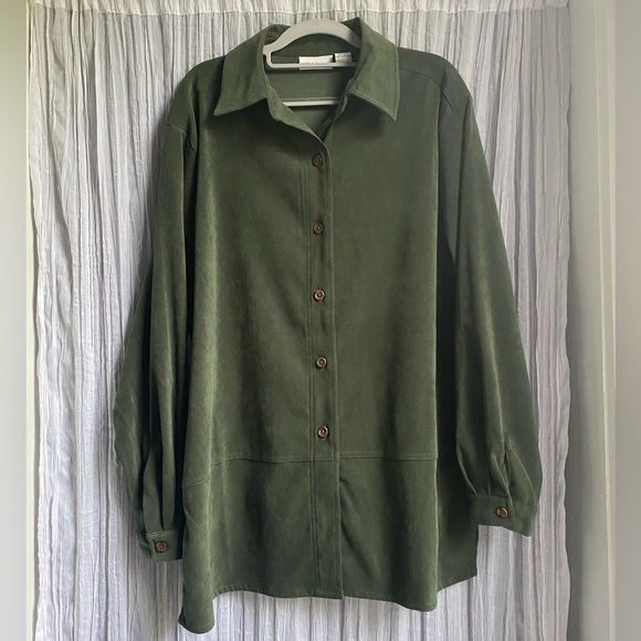 ✨HP✨ Olive Button-up Shacket - Picture 2 of 6